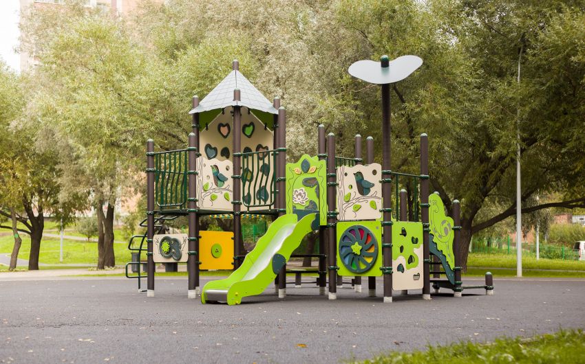 г. Москва, проспект Мира, игровой комплекс «Заколдованный лес»