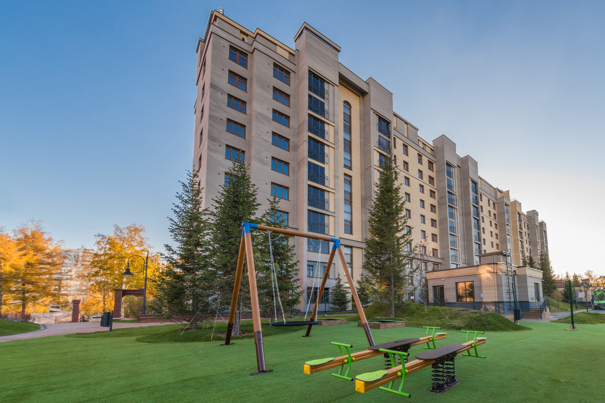 Стильная спортивно-игровая площадка РИО для ЖК «Русь»